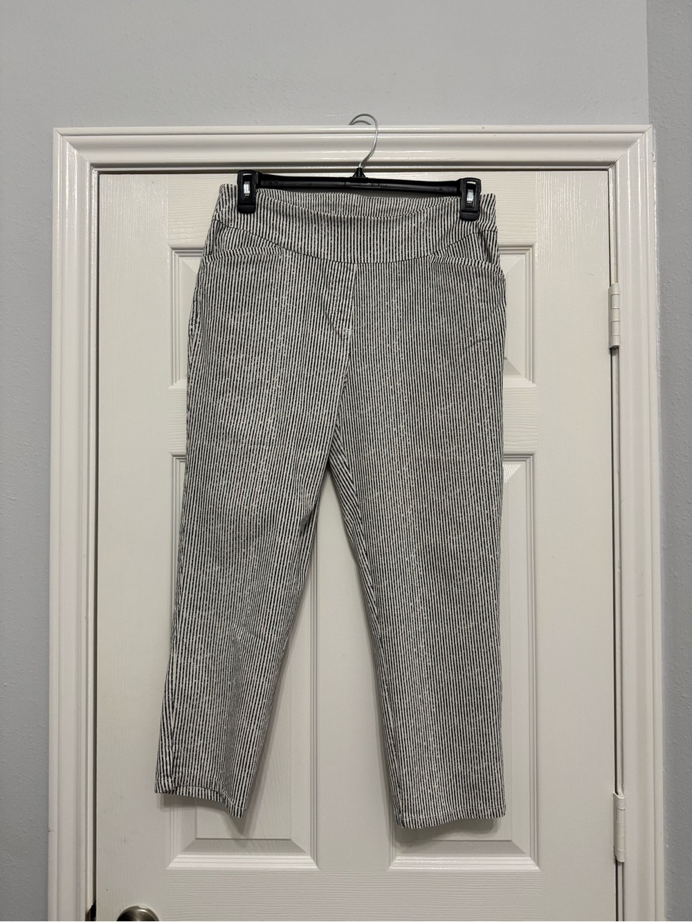 Women black and white stripe Westbound capri pant